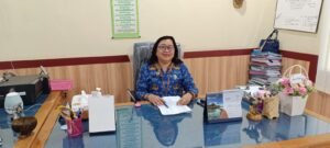 Helena Padeatu Dampingi Bupati Banggai Dalam Penyerahan Penghargaan