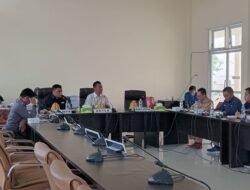 Rapat Dengar Pendapat di pimpin langsung ketua DPRD Patwan Kuba. (Foto Rahman/ LP) Rapat Dengar Pendapat di pimpin langsung ketua DPRD Patwan Kuba. (Foto Rahman/ LP)