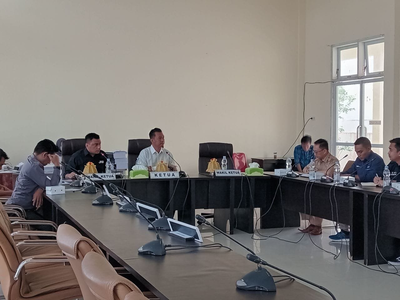 Rapat Dengar Pendapat di pimpin langsung ketua DPRD Patwan Kuba. (Foto Rahman/ LP)